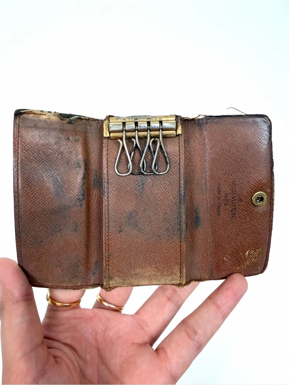 Authentic Louis Vuitton Monogram 4 Key Holder Case
